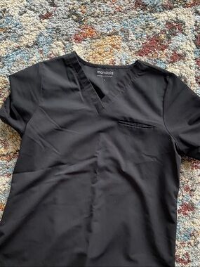 Mandala Women's Black V-Neck Short Sleeve Scrub Top